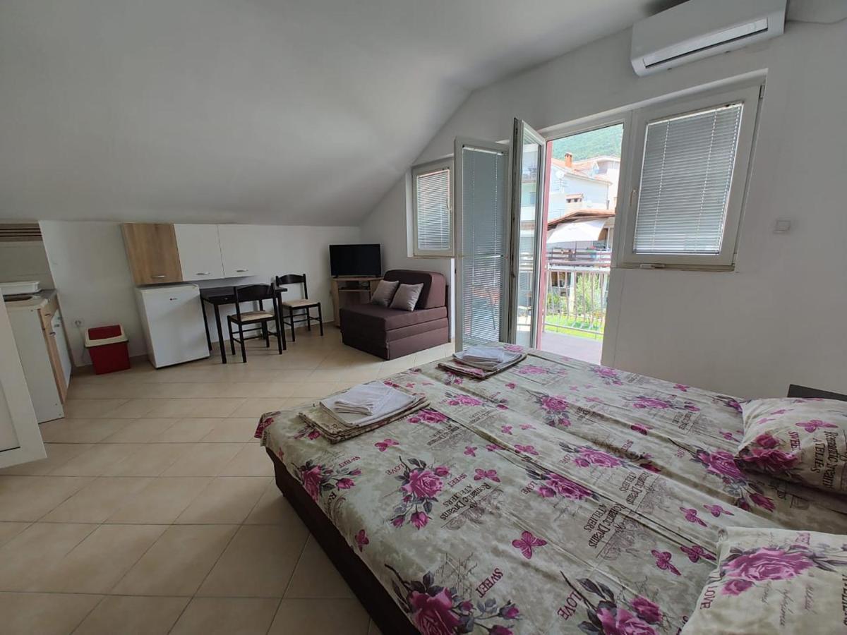 Jovanovic Apartment Tivat Eksteriør billede